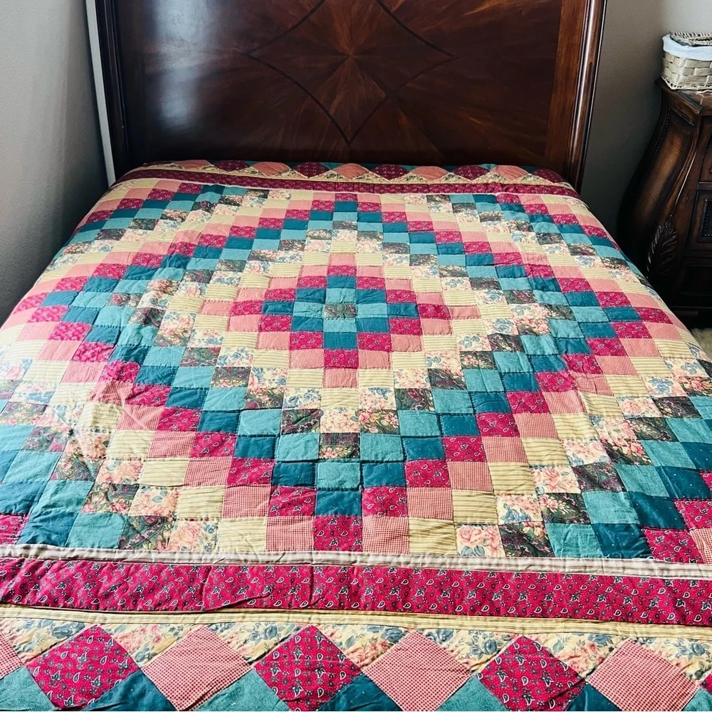 Vintage Patchwork  King Size Quilt in Multicolor Design